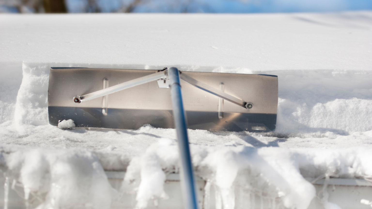 3 Ways to DeIce Your Roof