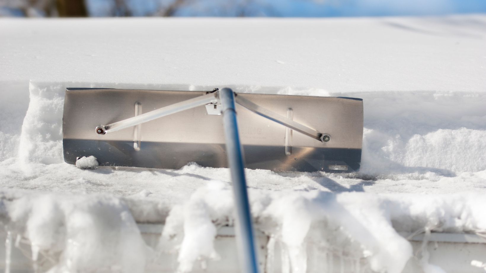 3 Ways to De-Ice Your Roof